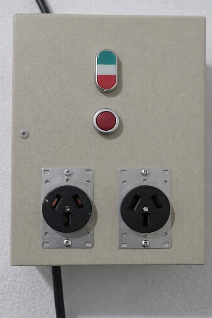 Convertidor de Monofásico a Trifásico con Capacitores